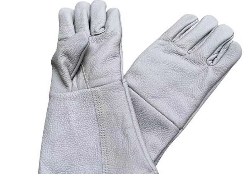 Stab resistant gloves