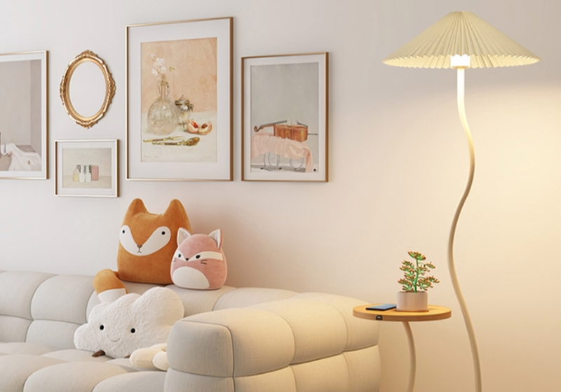 Vertical desk lamp