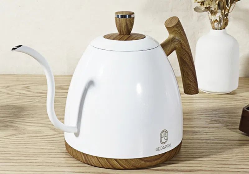 Temperature controlled hand brewed coffee pot