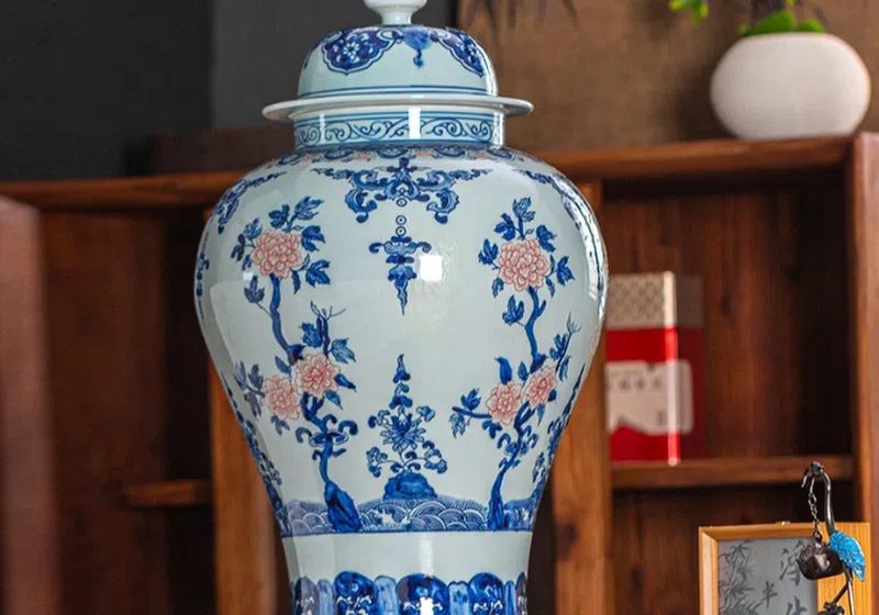 Pure hand-painted blue and white glazed red general jar