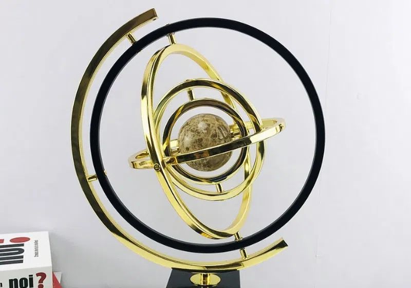 Minimalist globe