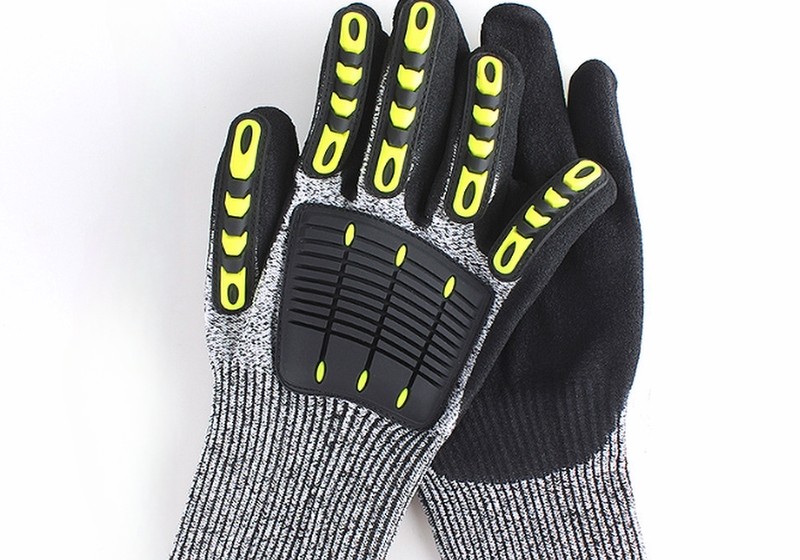Wear resistant and non slip gloves