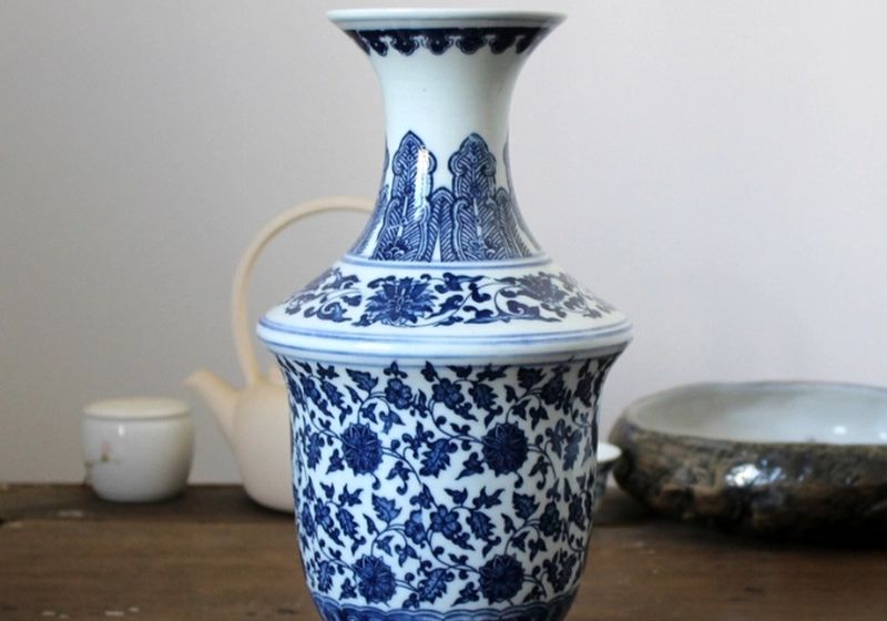 仿古青花瓷瓶