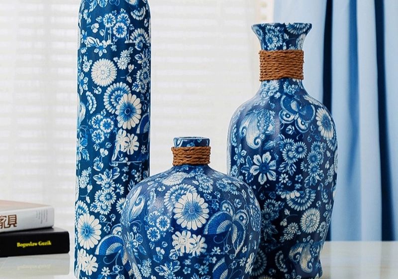 Advanced blue and white porcelain living room decoration