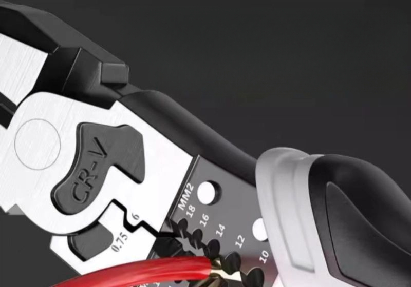 Multi functional wire pliers