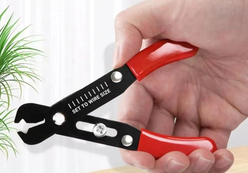 Wire stripping pliers